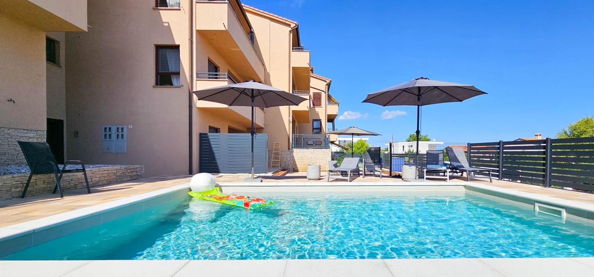 Bluemare With Shared Pool