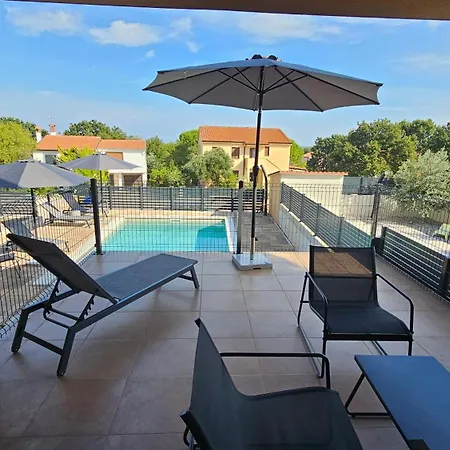 Apartment Bluemare With Shared Pool Liznjan Exterior photo