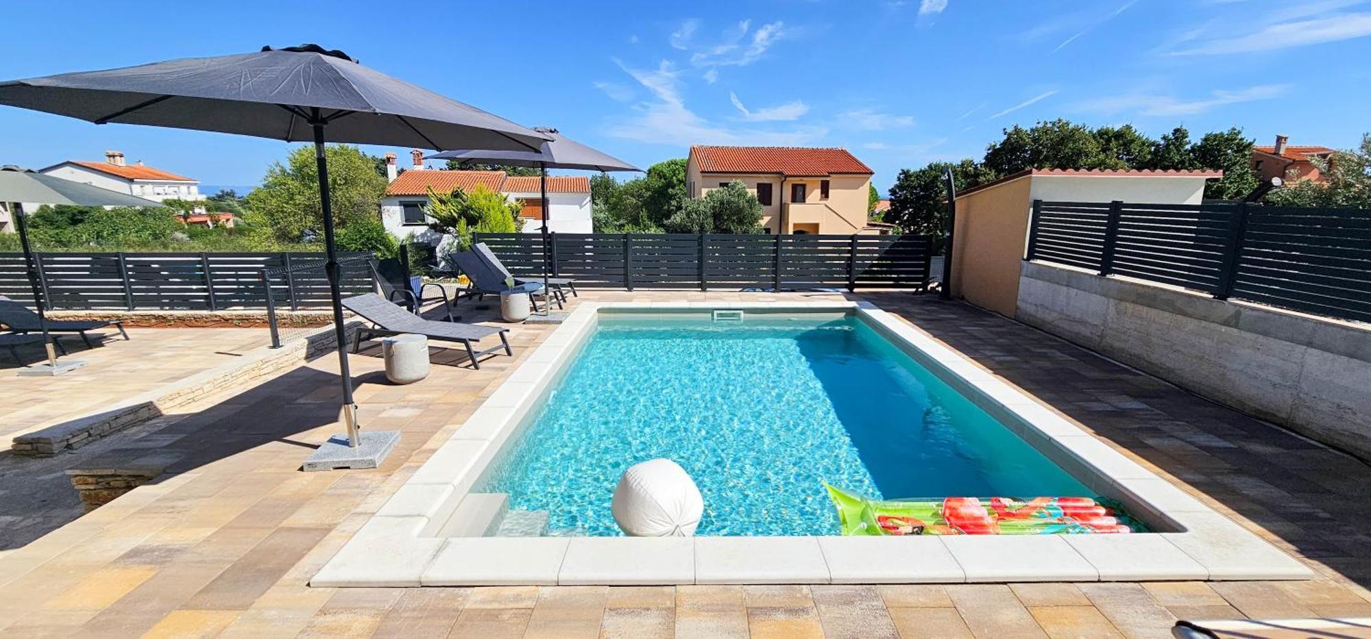 Bluemare With Shared Pool * Liznjan