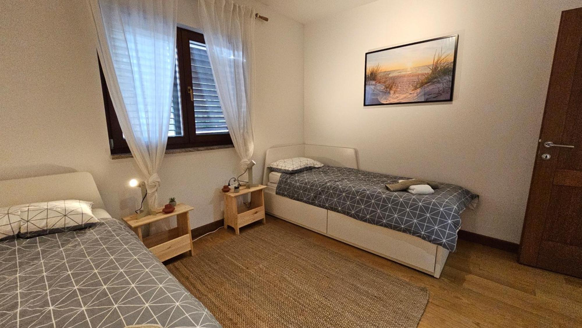 Bluemare With Shared Pool Apartment