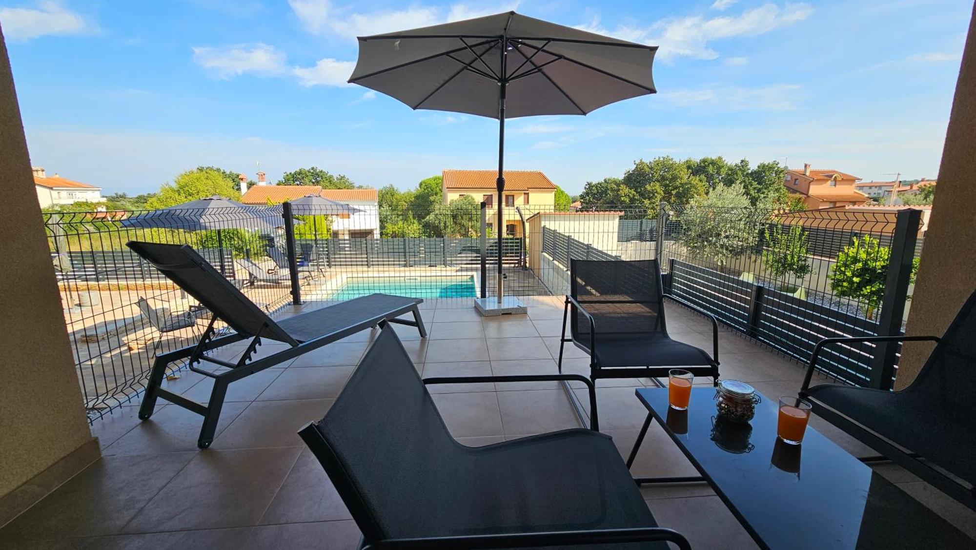 Apartment Bluemare With Shared Pool Liznjan